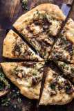 Balsamico Mushroom Fontina Pizza.  – Half gebakken oogst